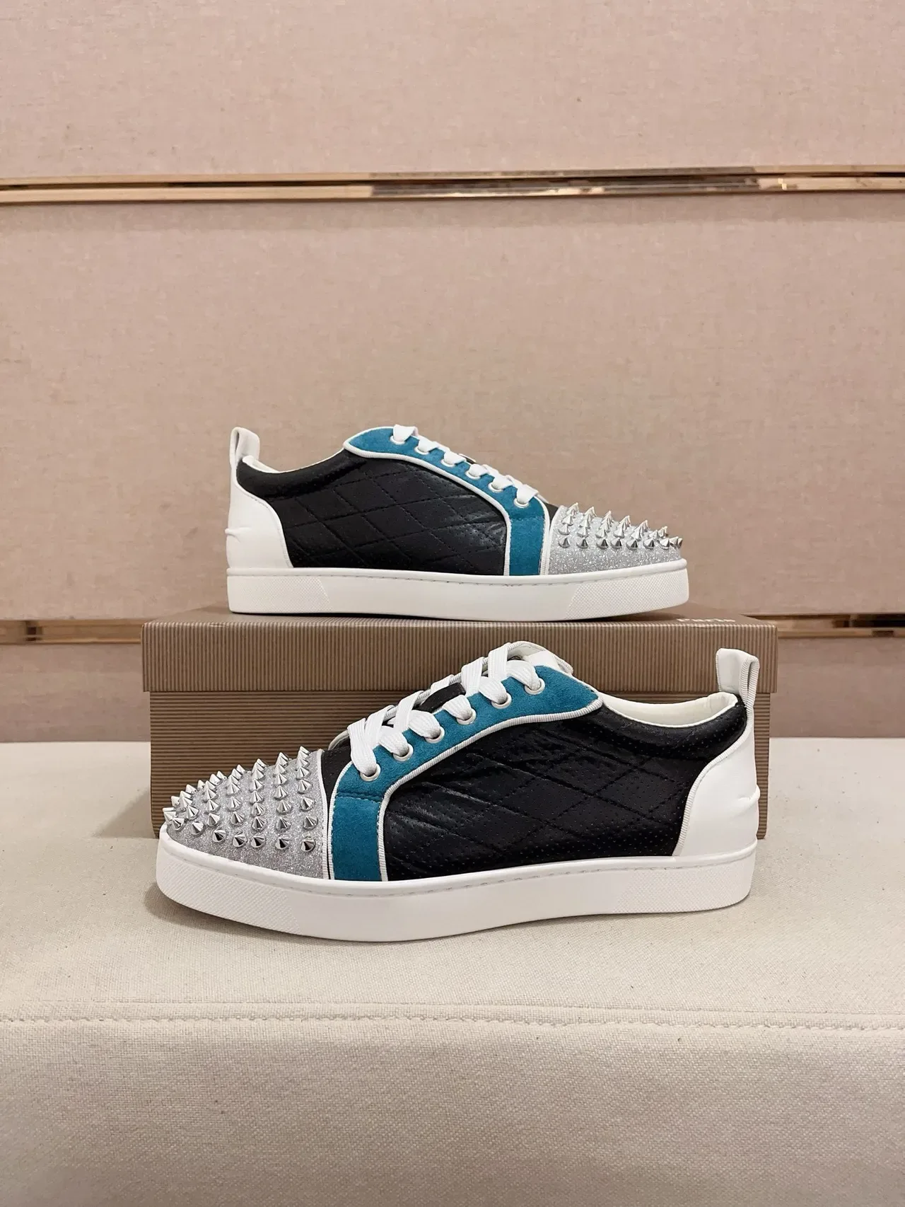 Christian Louboutin Lou Spikes Baskets Lifestyle Noirs Turquoise Argent Cloutés 6