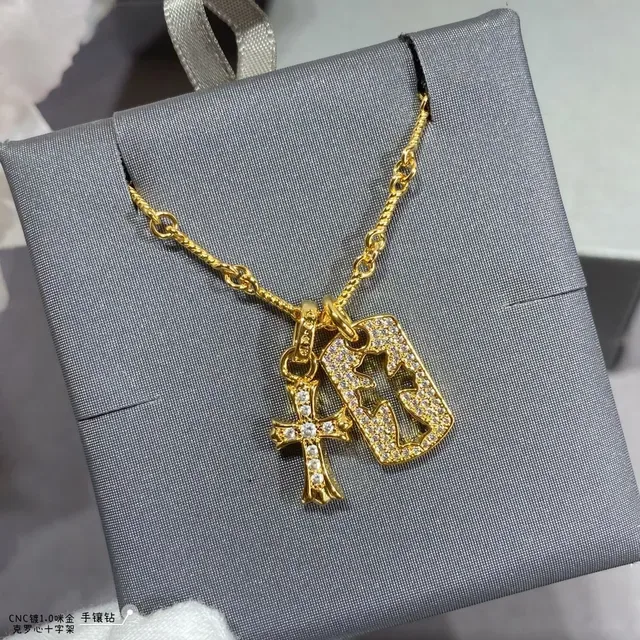 سلسلة Chrome Hearts صليب و دوج تاج مرصعة بالكريستال 1