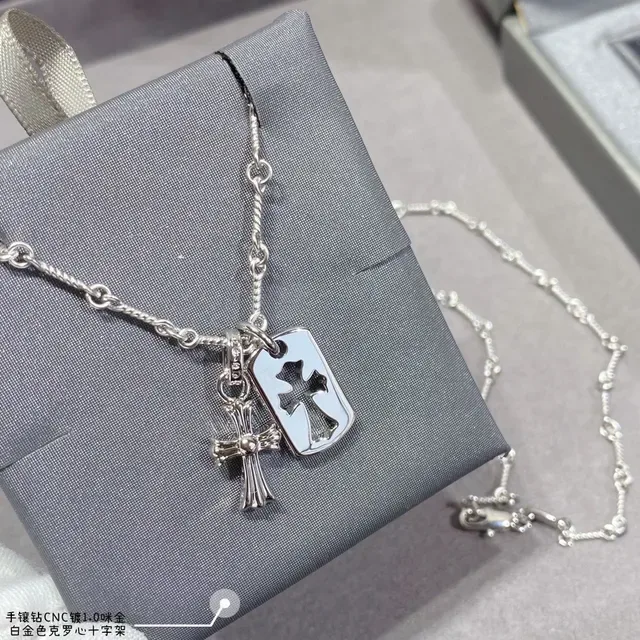سلسلة Chrome Hearts صليب و دوج تاج مرصعة بالكريستال 2