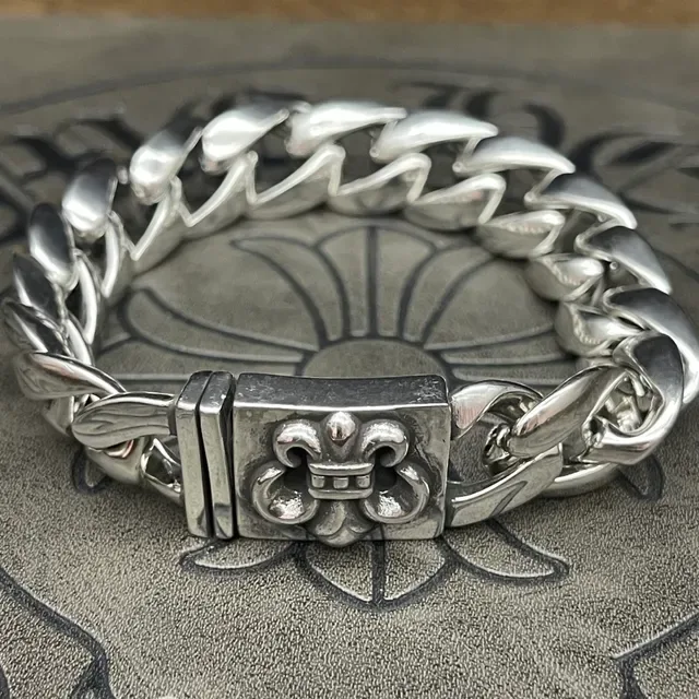 Chrome Hearts Bracelet à Cadenas Argent Oxydé Motif Fleur-de-Lis Étoile Bracelets 3