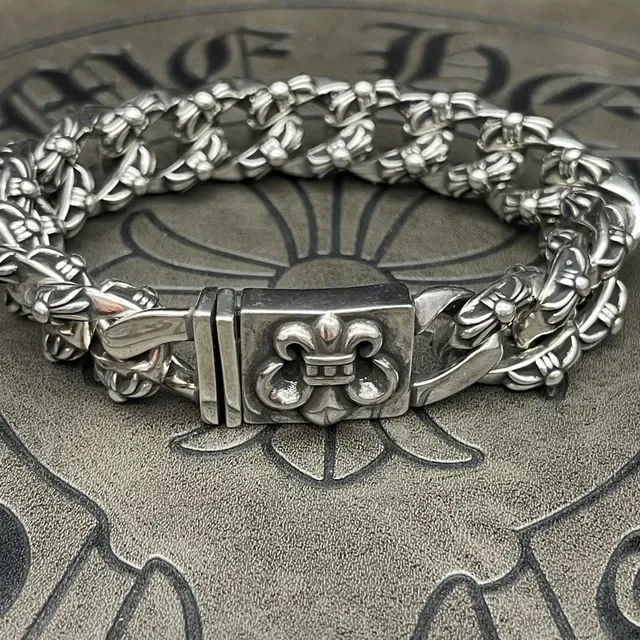 Chrome Hearts Bracelet à Cadenas Argent Oxydé Motif Fleur-de-Lis Étoile Bracelets 4