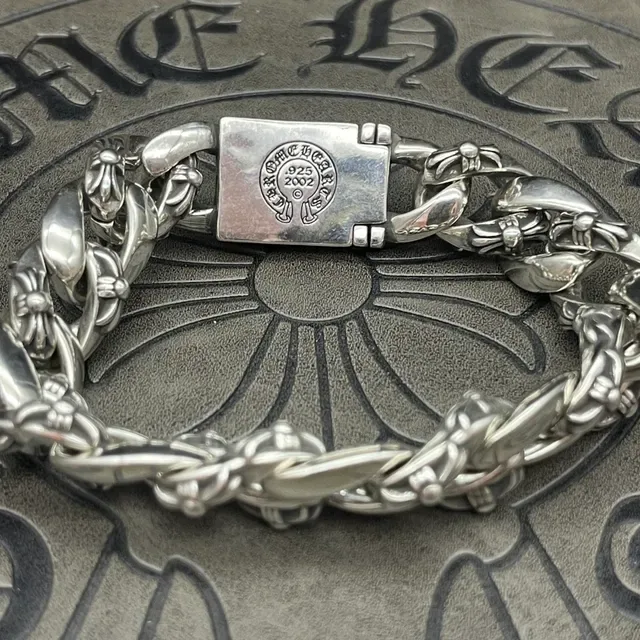 Chrome Hearts Bracelet à Cadenas Argent Oxydé Motif Fleur-de-Lis Étoile Bracelets 9