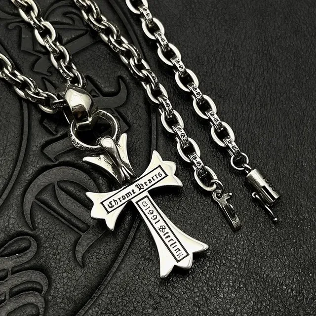 قلادة Chrome Hearts فضي أسود صليب غوتيك باڤيه كريستال 8