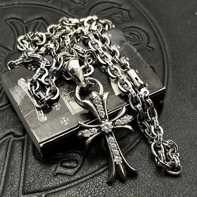 قلادة Chrome Hearts فضي أسود صليب غوتيك باڤيه كريستال 9