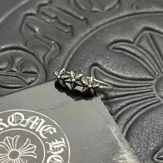 Chrome Hearts রুপা কালো অক্সিডাইজড তিন ফ্লোরাল মোটিফ আংটি