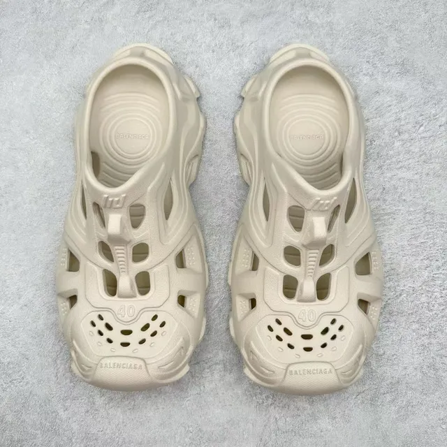 Crocs بيج رغوة مصبوكة مهواة مقطوعات كلوق 9