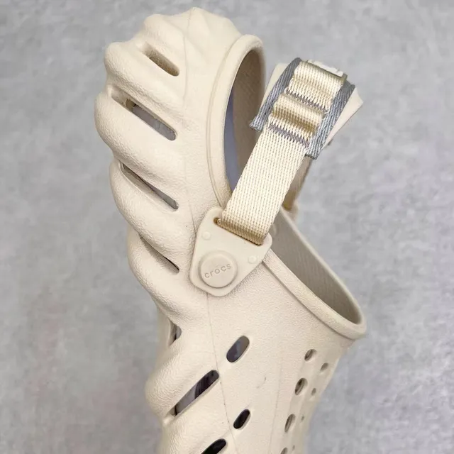 Crocs Echo Clog zueco bege de espuma 5