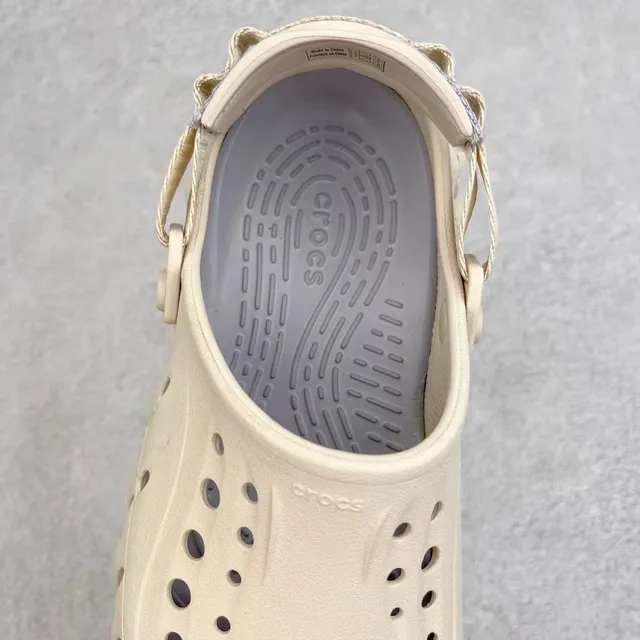 Crocs Echo Clog zueco bege de espuma 6