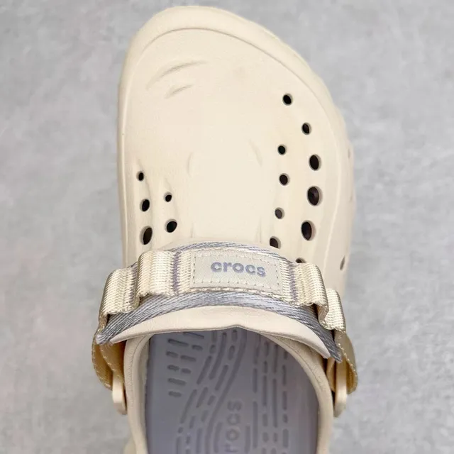 Crocs Echo Clog zueco bege de espuma 7