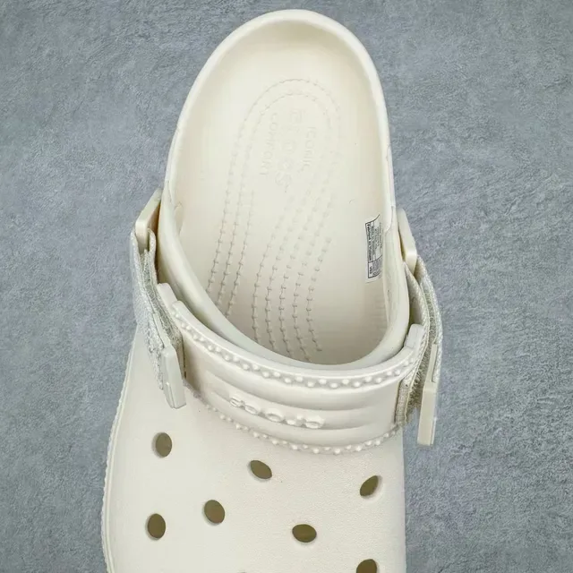 Crocs Echo Clog Off-White Molded Foam Clog 6