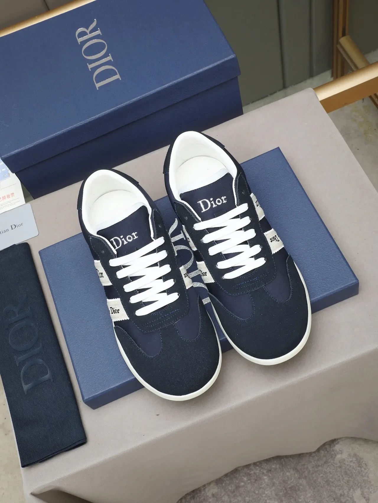 ديور B22 Navy Beige جلد أنتي علوي خطوط مزدوجة بشعار حذاء رياضي lifestyle 2