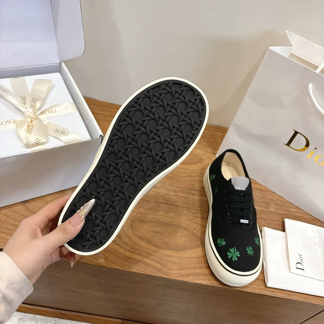 Dior B23 Black Green Canvas Upper Embroidered Four-Leaf Clover Motifs Lifestyle Sneakers 2