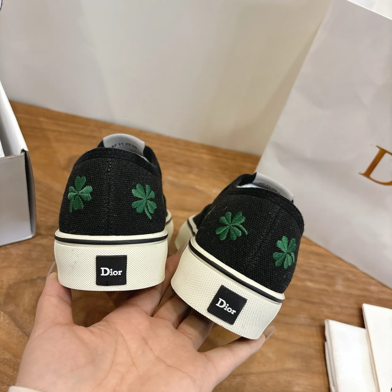 Dior B23 Black Green Canvas Upper Embroidered Four-Leaf Clover Motifs Lifestyle Sneakers 3