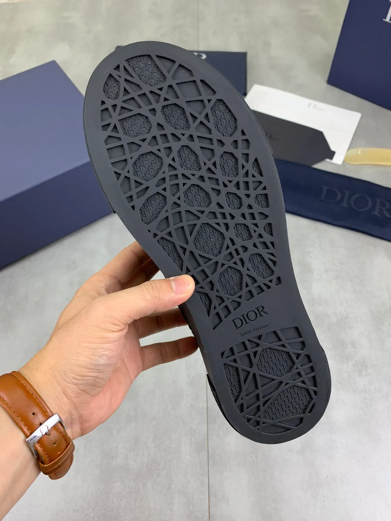 ديور B23 Embossed Oblique أسود سنيكرز لايف ستايل 3
