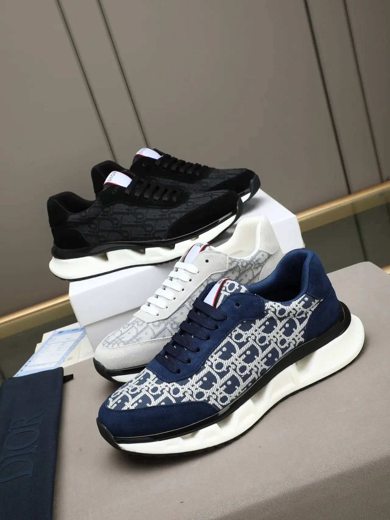 Dior B23 Bleu Marine et Blanc Monogram Lifestyle Sneakers 2