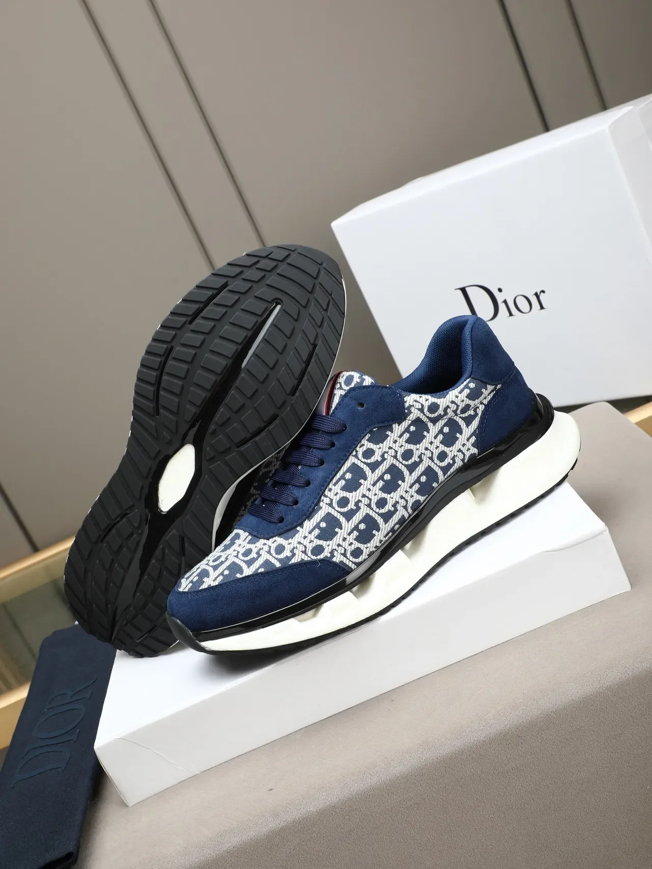 Dior B23 Bleu Marine et Blanc Monogram Lifestyle Sneakers 5