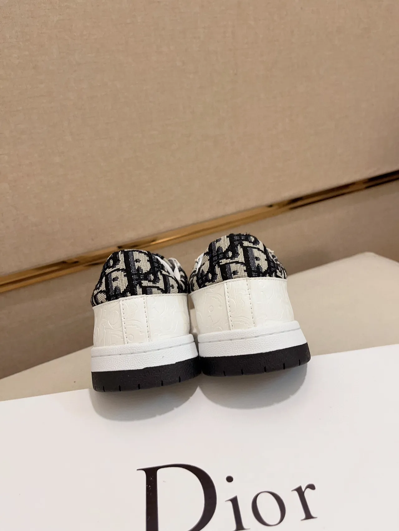 Dior B23 White and Black Oblique Lifestyle Sneakers 9