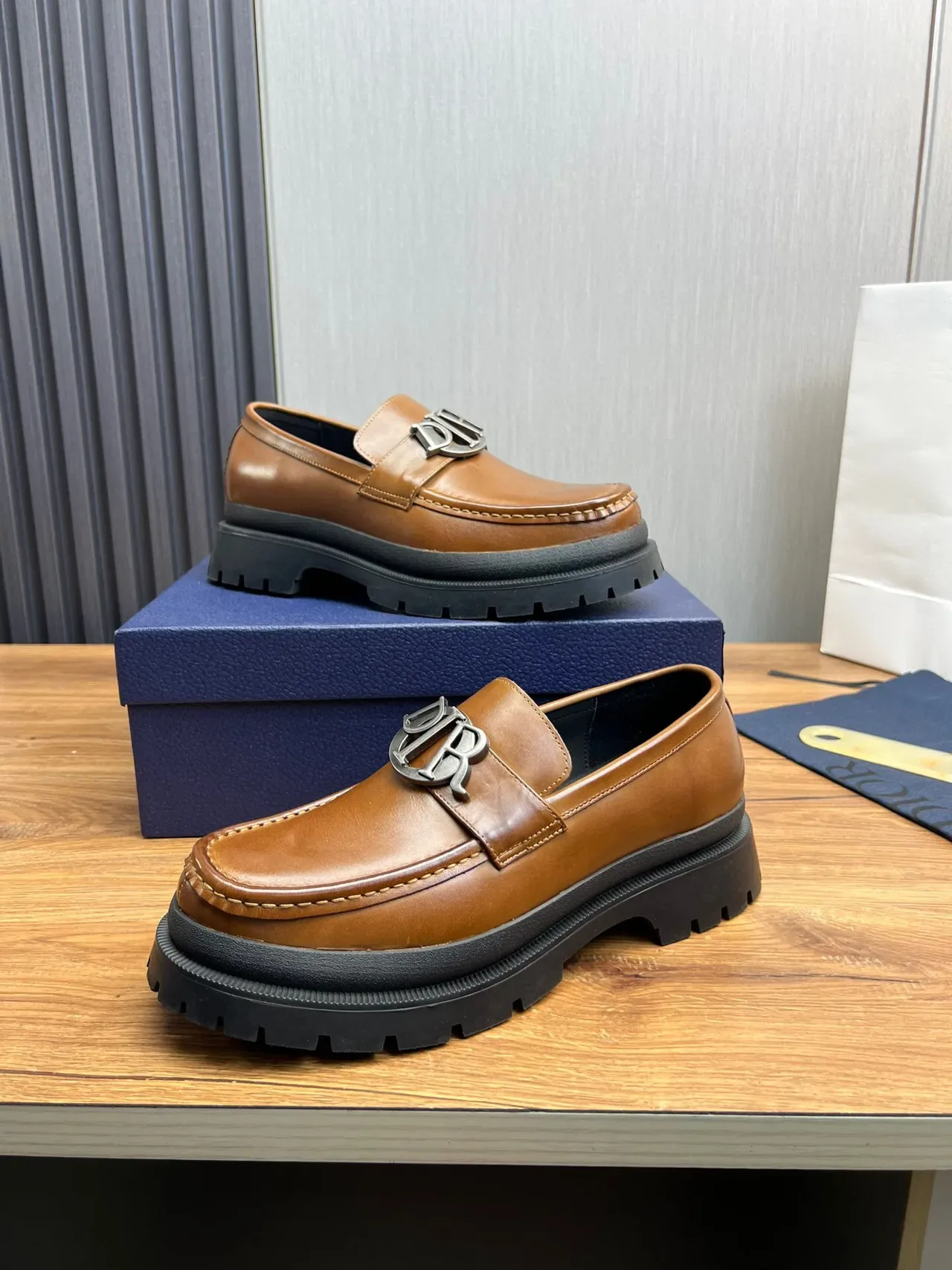 Dior B27 Loafer Cuir Tan Boucle Métal Semelle Chunky 4