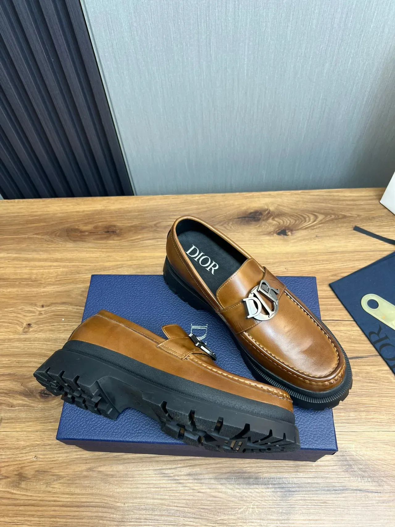 Dior B27 Loafer Cuir Tan Boucle Métal Semelle Chunky 6