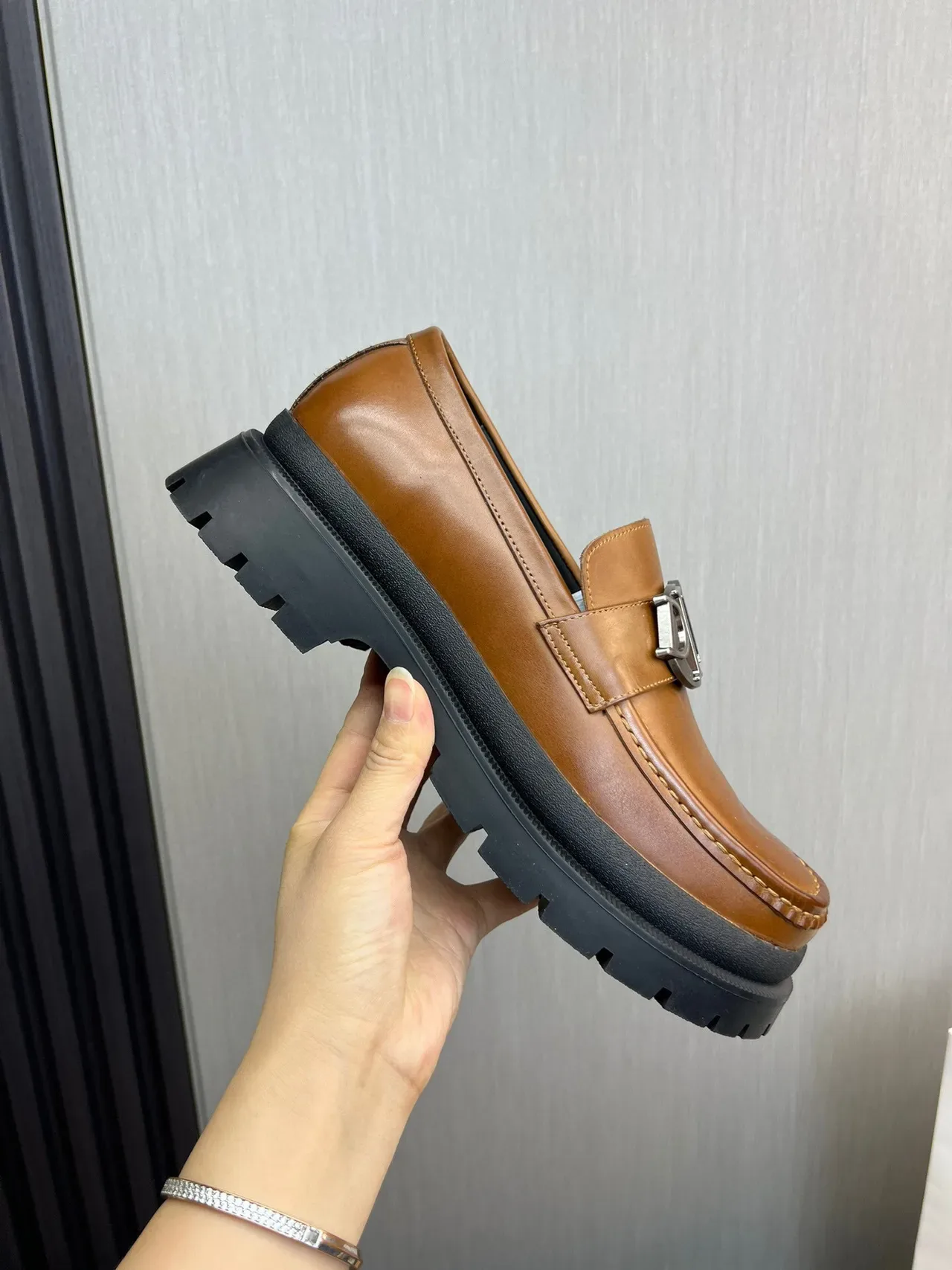 Dior B27 Loafer Cuir Tan Boucle Métal Semelle Chunky 7