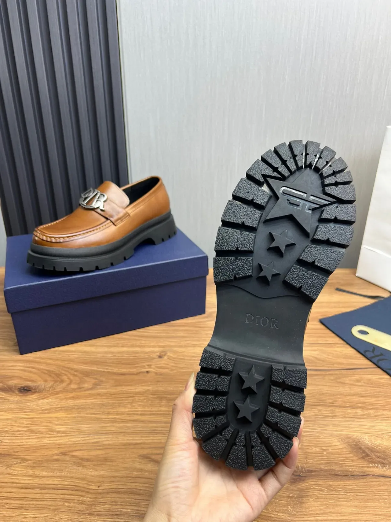 Dior B27 Loafer Cuir Tan Boucle Métal Semelle Chunky 9