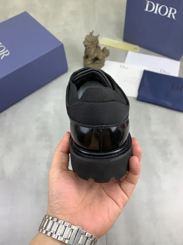 Dior Sapatos Oxford de couro patentado preto de alto brilho com ponta de tapa 3