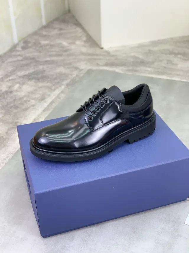 Dior Sapatos Oxford de couro patentado preto de alto brilho com ponta de tapa 4