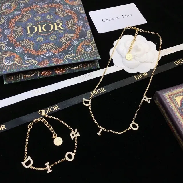 Dior Pulseira Charm D Camélia dourada 2