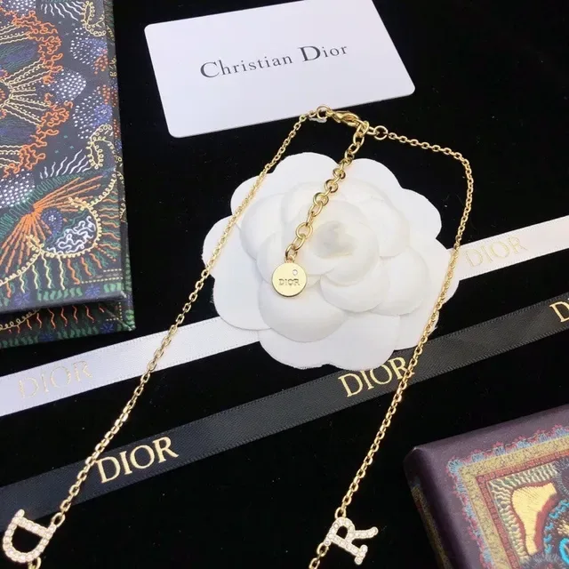 Dior Pulseira Charm D Camélia dourada 4