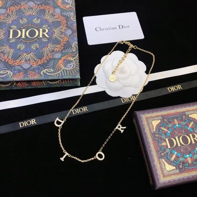 Dior Pulseira Charm D Camélia dourada 5