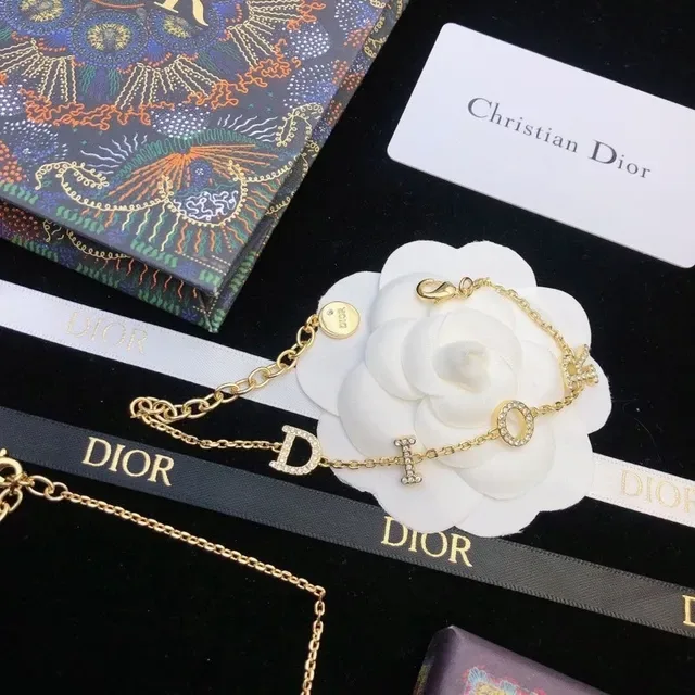 Dior Pulseira Charm D Camélia dourada 6
