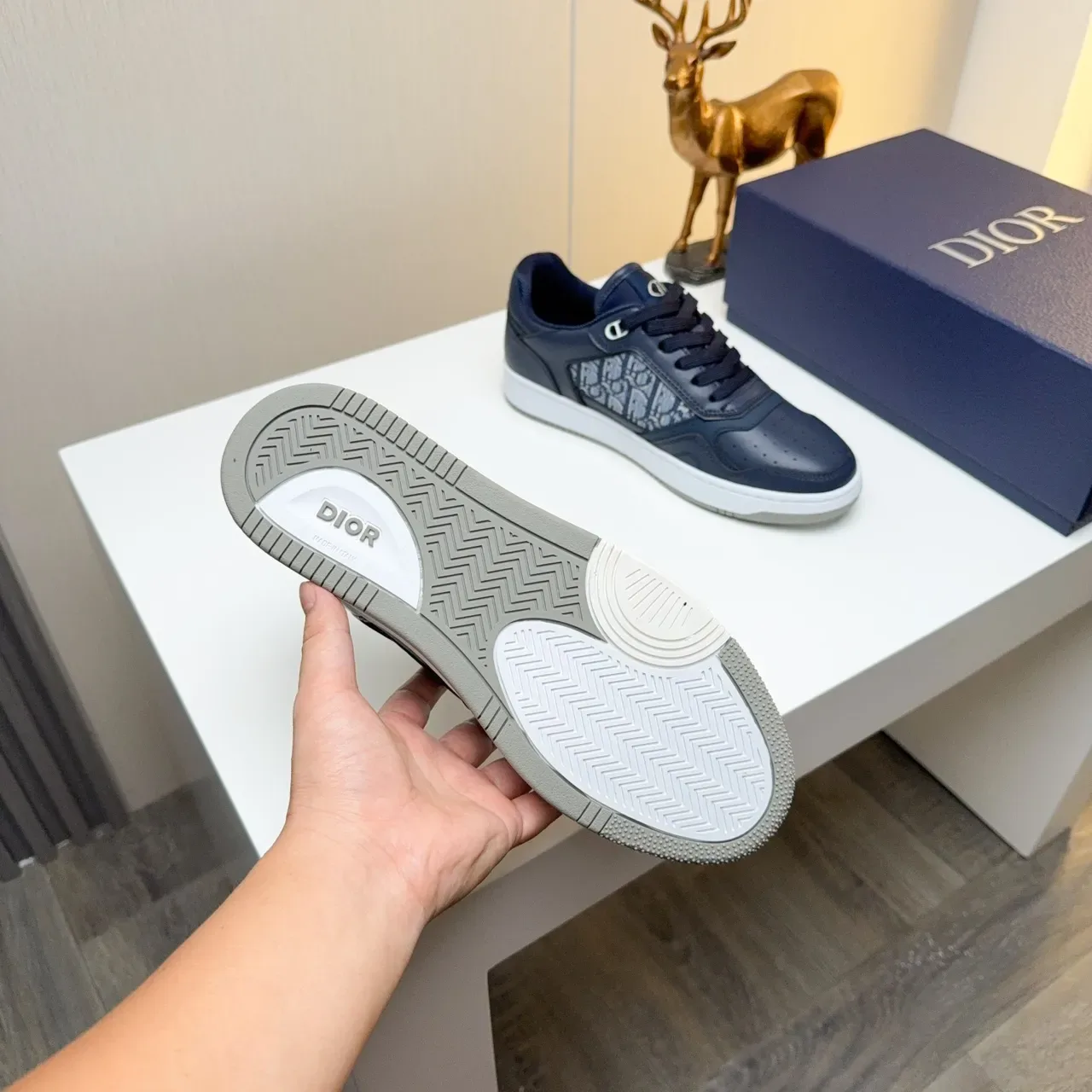 Dior Chaussures Lifestyle Bleu Marine Blanc en Cuir et Jacquard avec Embout Perforé 2