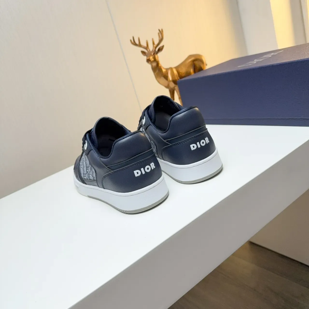 Dior Chaussures Lifestyle Bleu Marine Blanc en Cuir et Jacquard avec Embout Perforé 3