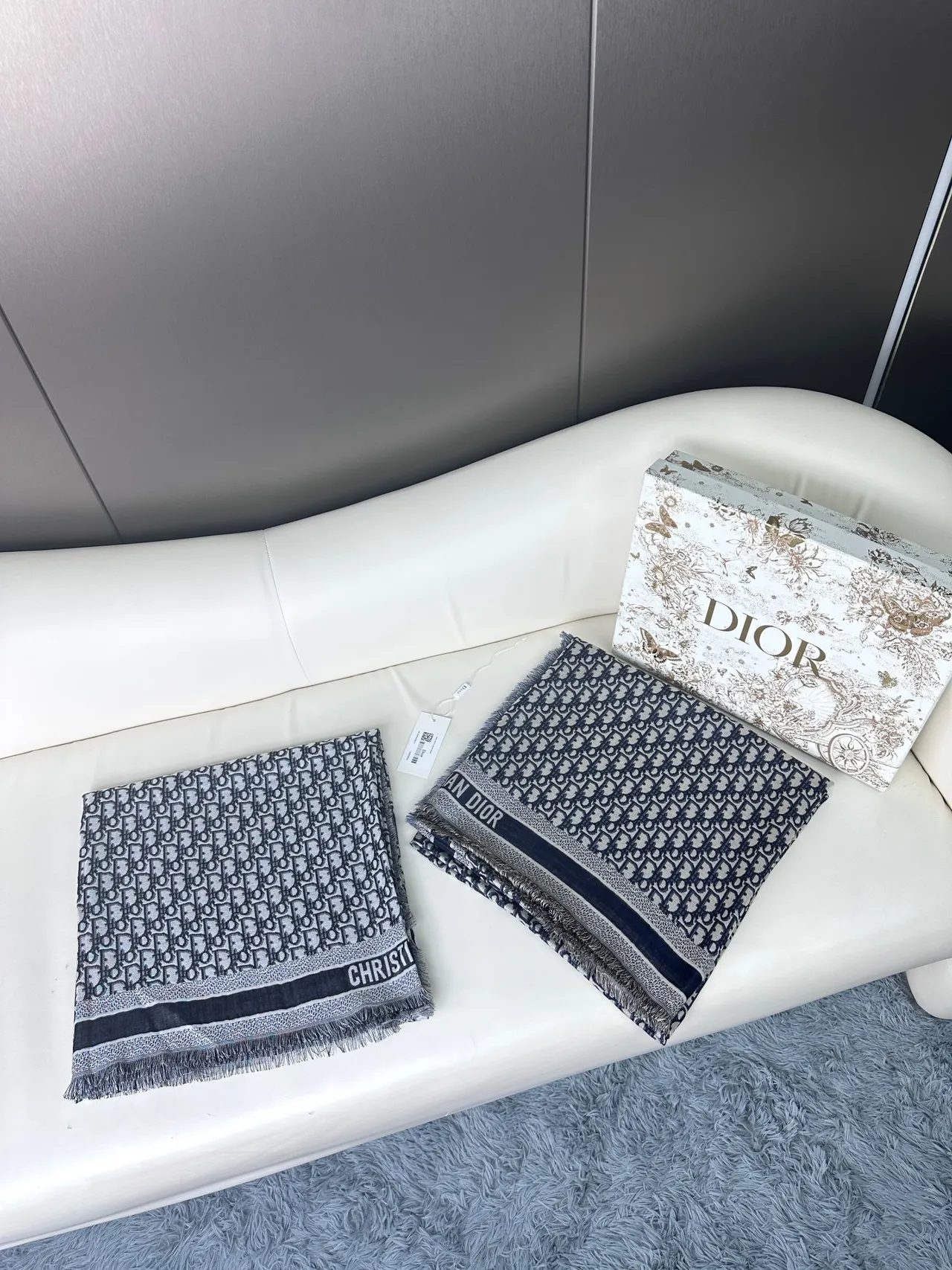 Dior Oblique bufanda reversible navy y beige de seda 5