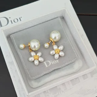 Dior Pearl Daisy Gold-Tone Drop Earrings