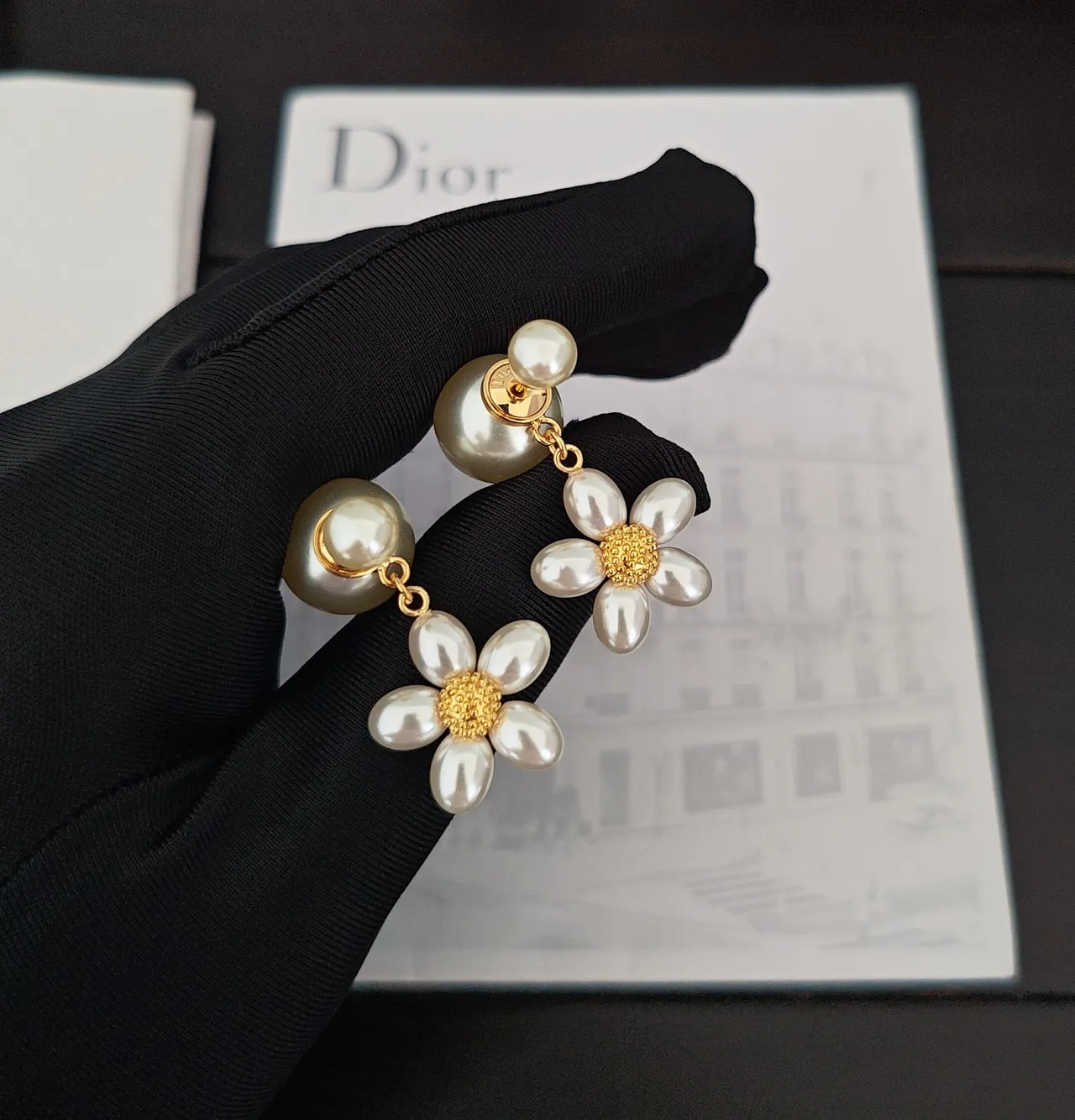 Dior Pearl Daisy Gold-Tone Drop Earrings 2