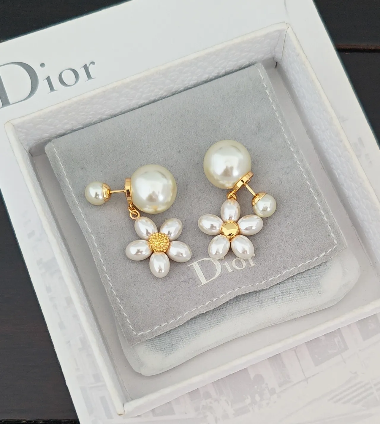 Dior Pearl Daisy Gold-Tone Drop Earrings 3