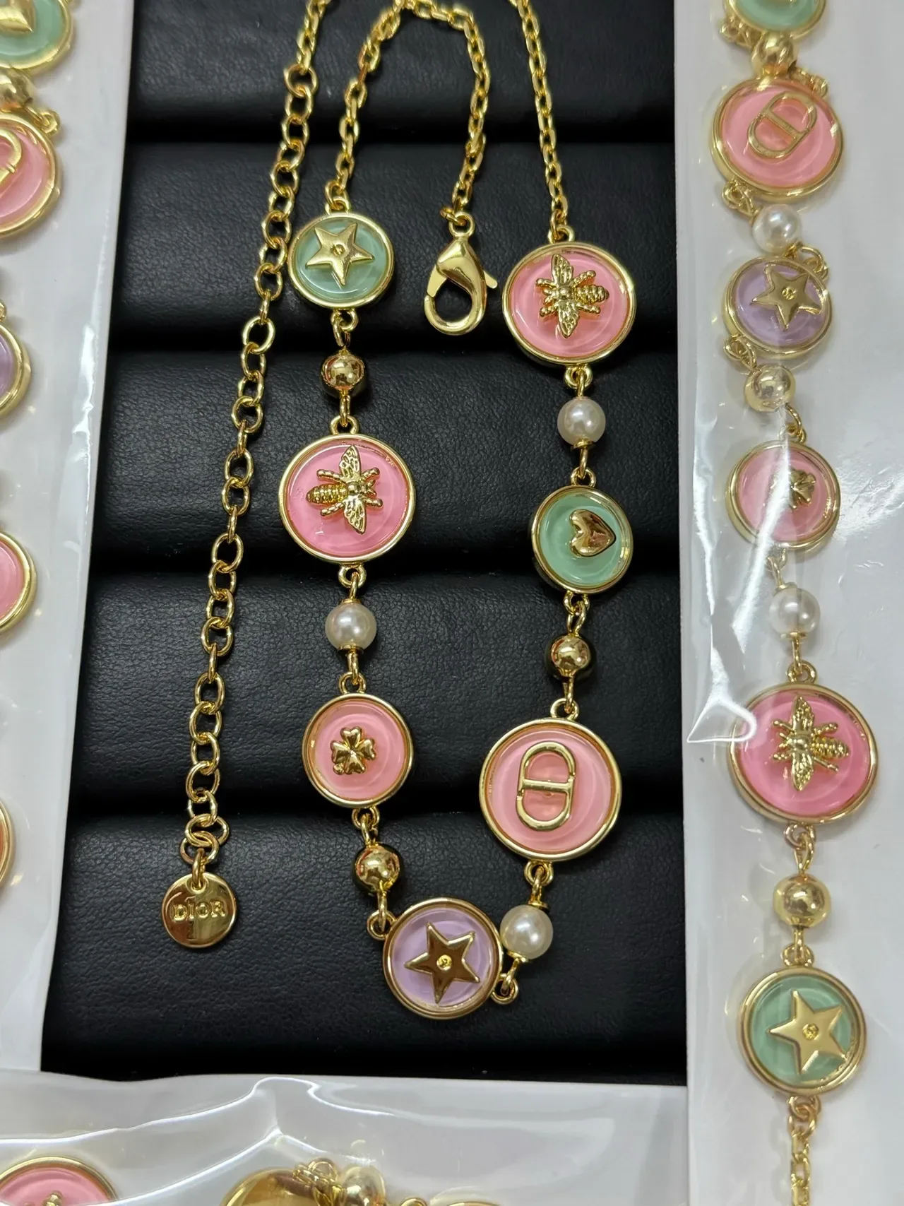迪奥粉色金色链条珐琅圆盘吊坠项链 6