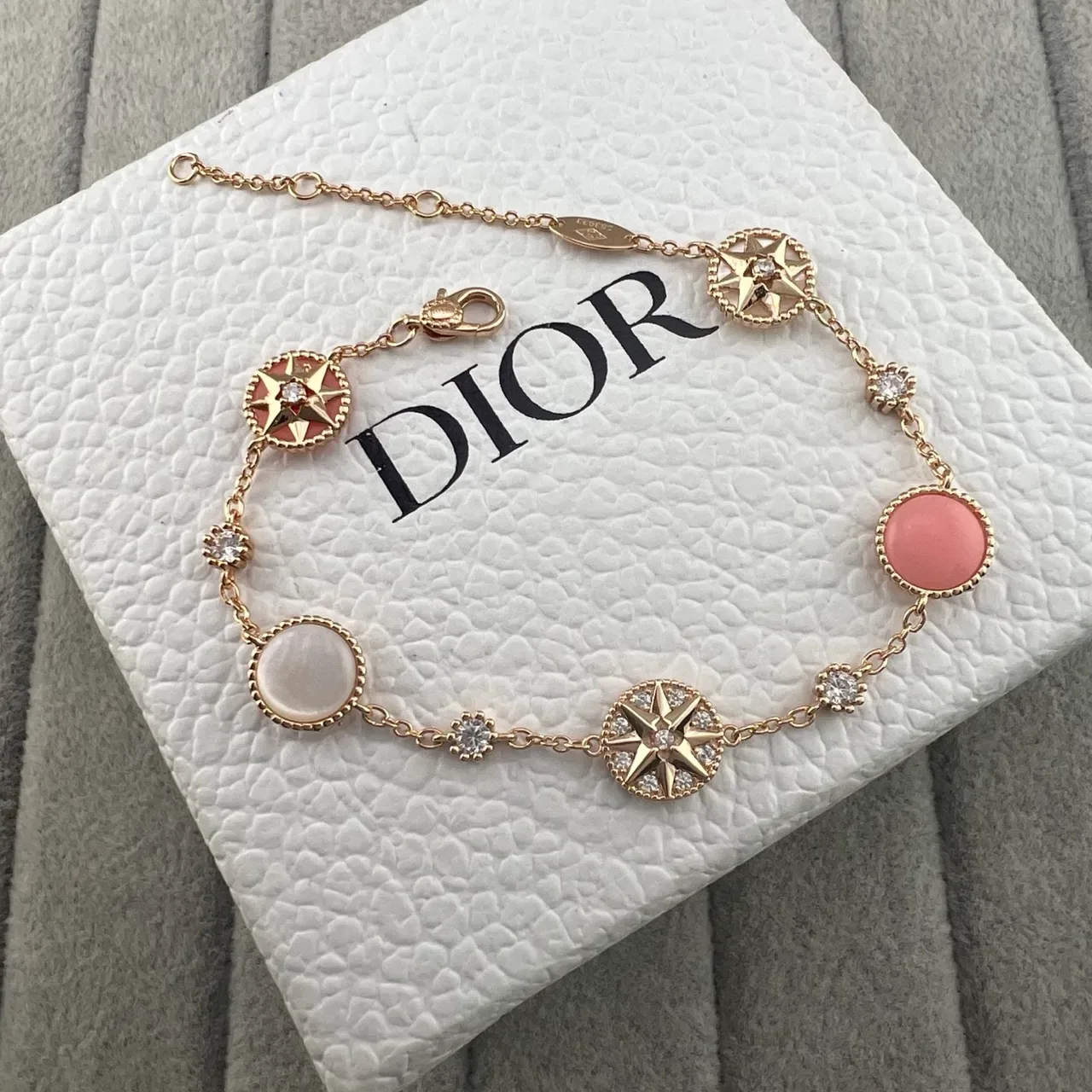 Bracelet Dior Rose des Vents Chaîne Or Rose Motifs Boussole Étoile 5