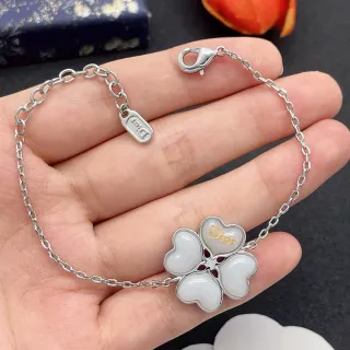Dior Pulsera de eslabones de cadena con flor esmaltada en blanco y plata