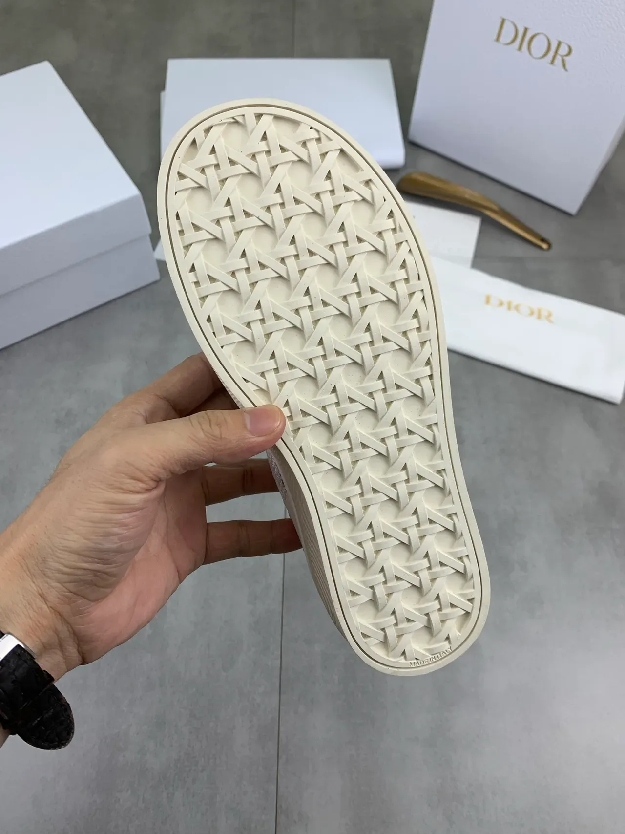 Dior Blanc Beige Broderie Motif Abeille Perles Florales Sneakers Lifestyle 3