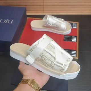 Dior सफेद भूरा मोनोग्राम ओब्लिक फैब्रिक चौड़ी क्रिसक्रॉस स्ट्रैप स्लिपर्स