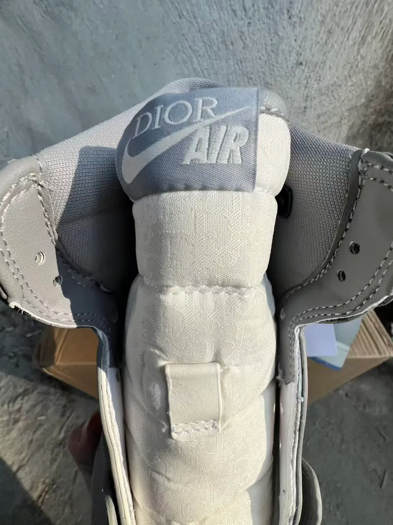 Dior x Air Jordan 1 Blanc Gris Motif Oblíquo Sneakers Lifestyle 4