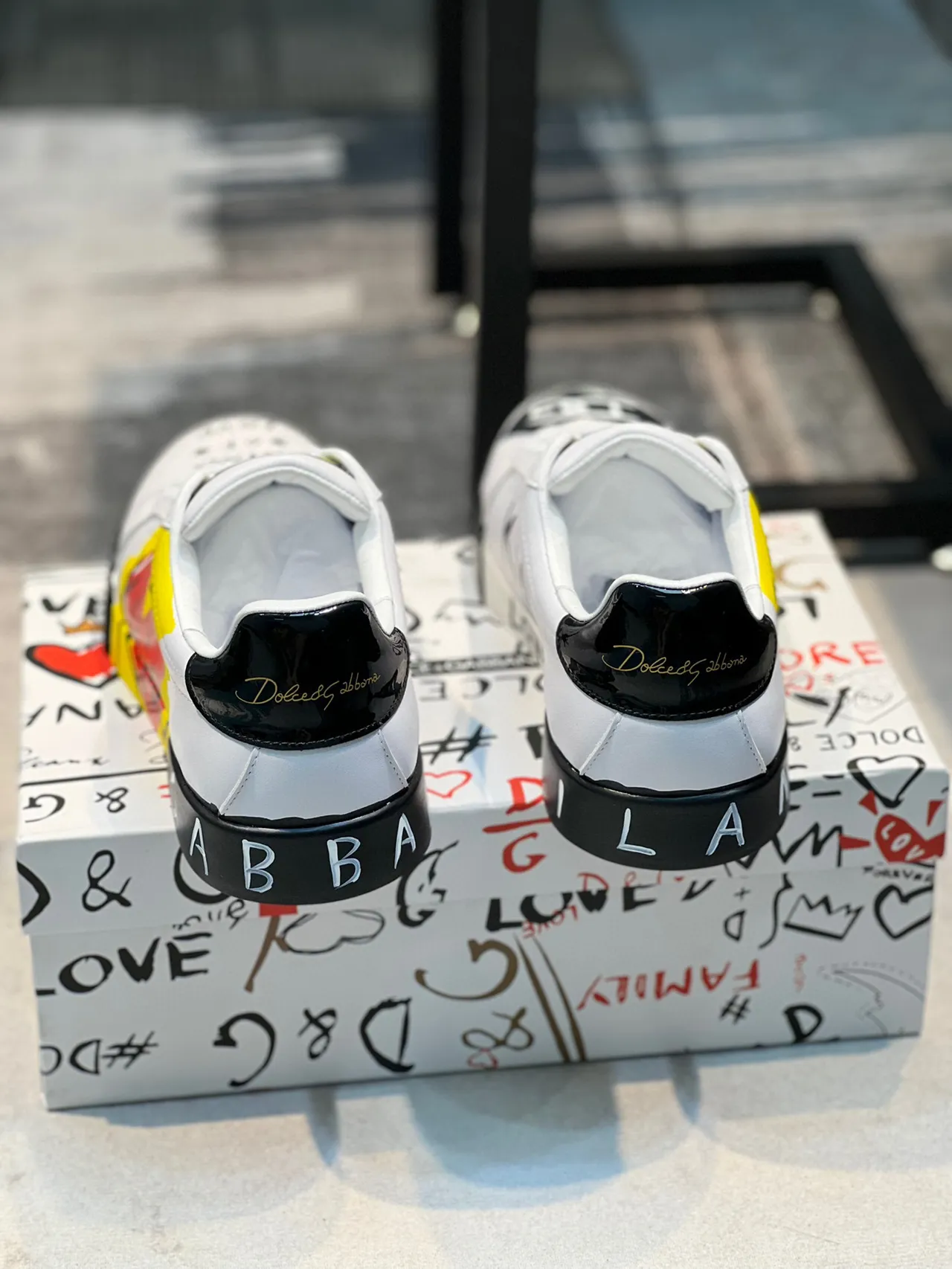Dolce & Gabbana Rei dos Corações Graffiti Print Tênis Lifestyle Brancos 2