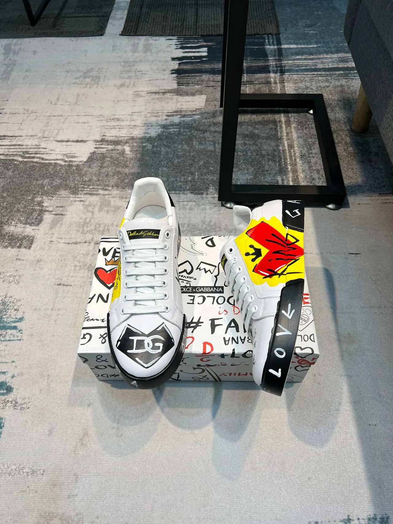 Dolce & Gabbana Rei dos Corações Graffiti Print Tênis Lifestyle Brancos 4