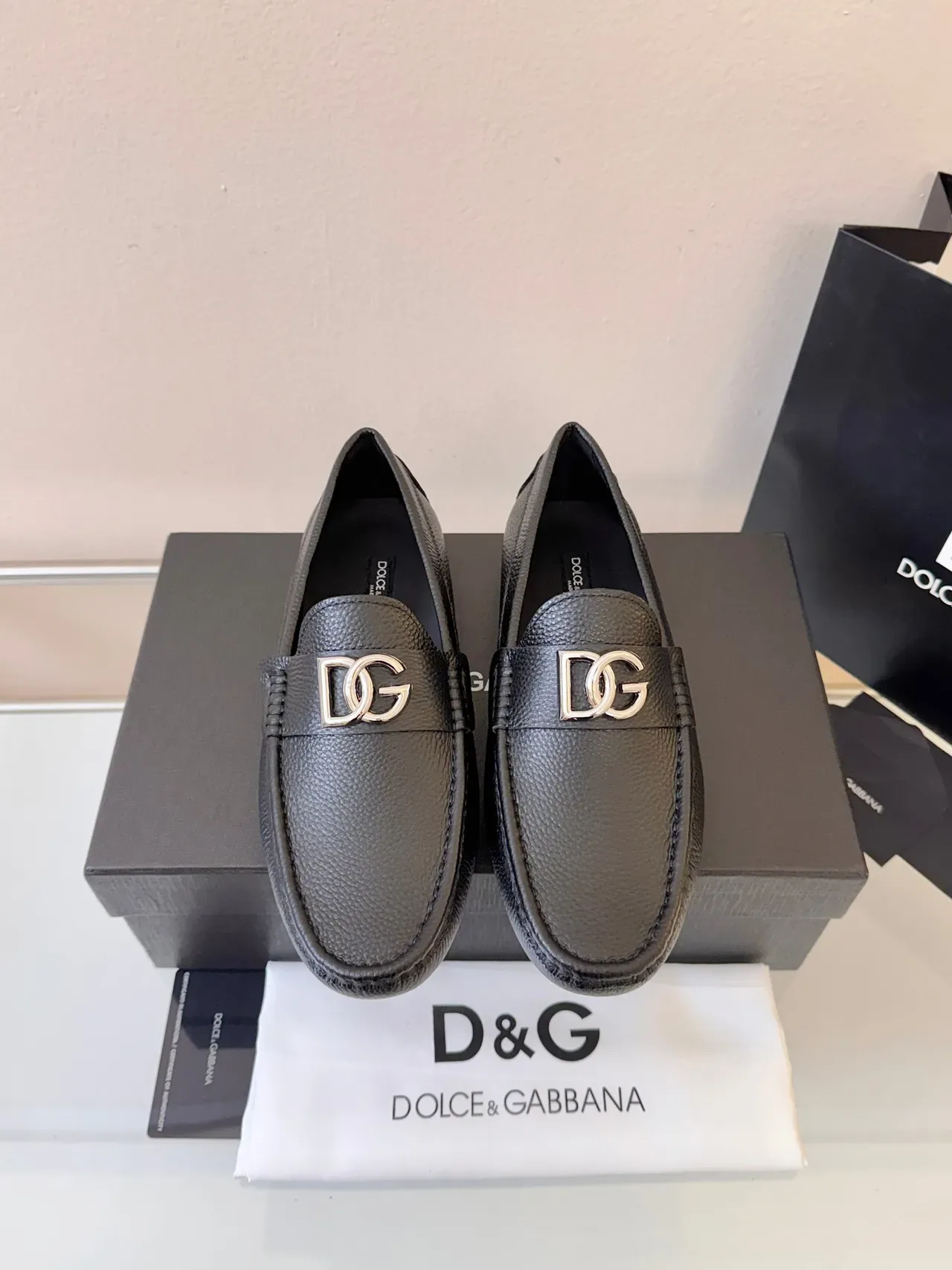 Dolce & Gabbana Portofino Mocassins Noirs en Cuir Grainé avec Boucle DG 6