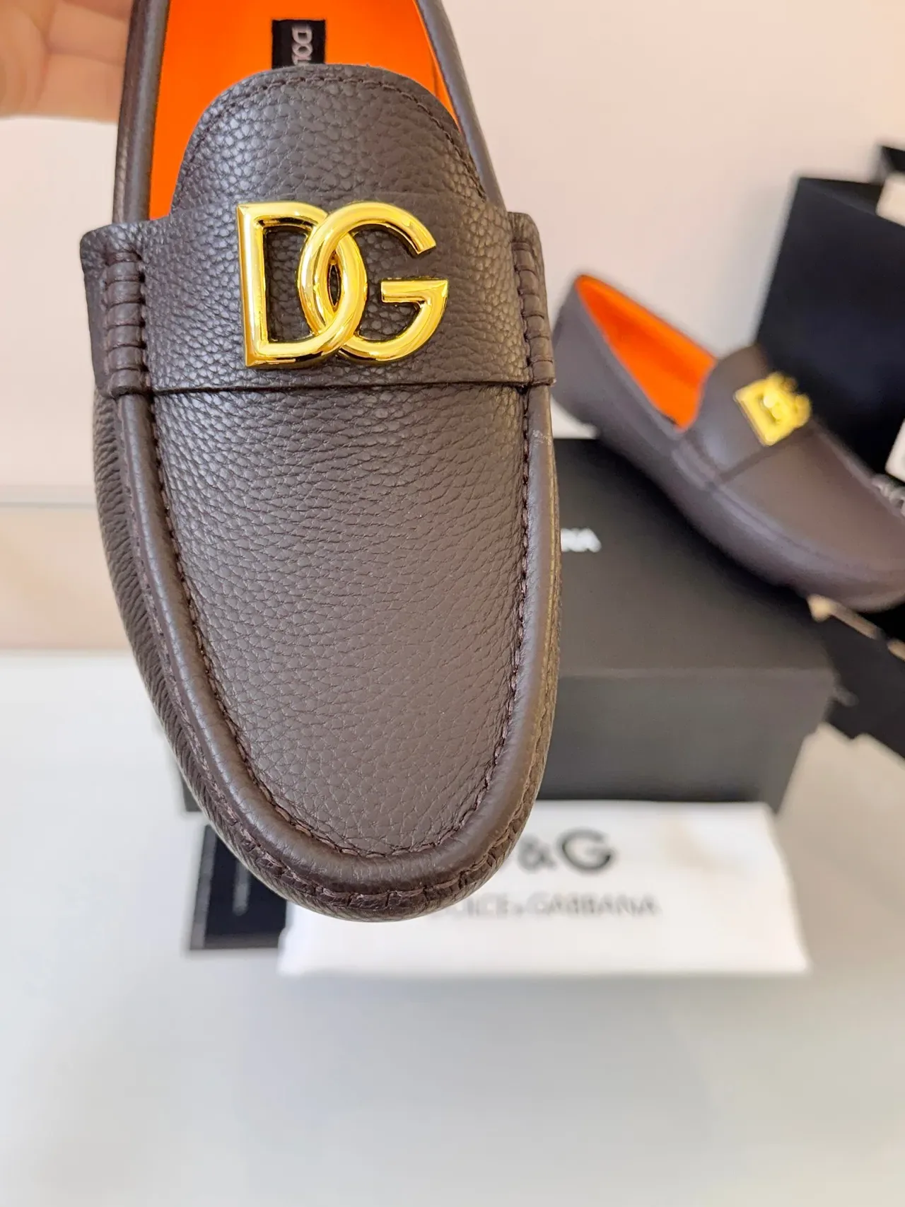 Dolce & Gabbana Portofino Marron Orange Cuir Grainé Doré DG Logo Boucle Mocassins 3