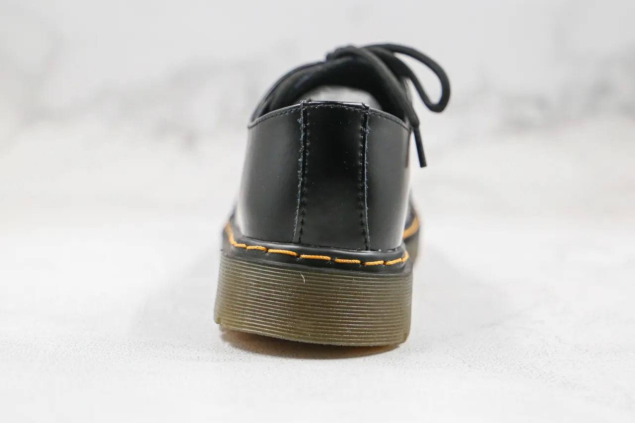Dr. Martens 1461 Chaussures Oxford en cuir lisse noir et beige avec embout contrasté 2