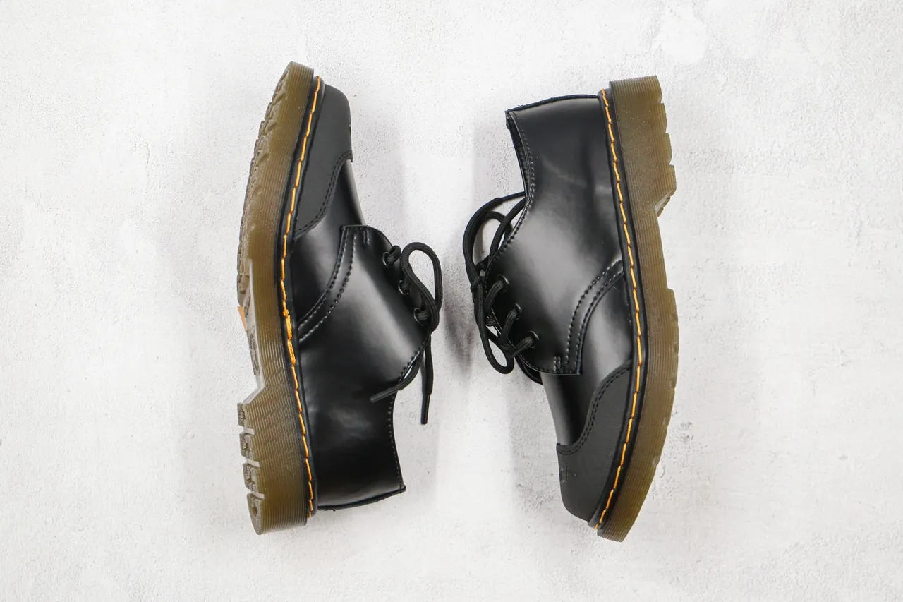 Dr. Martens 1461 Chaussures Oxford en cuir lisse noir et beige avec embout contrasté 8
