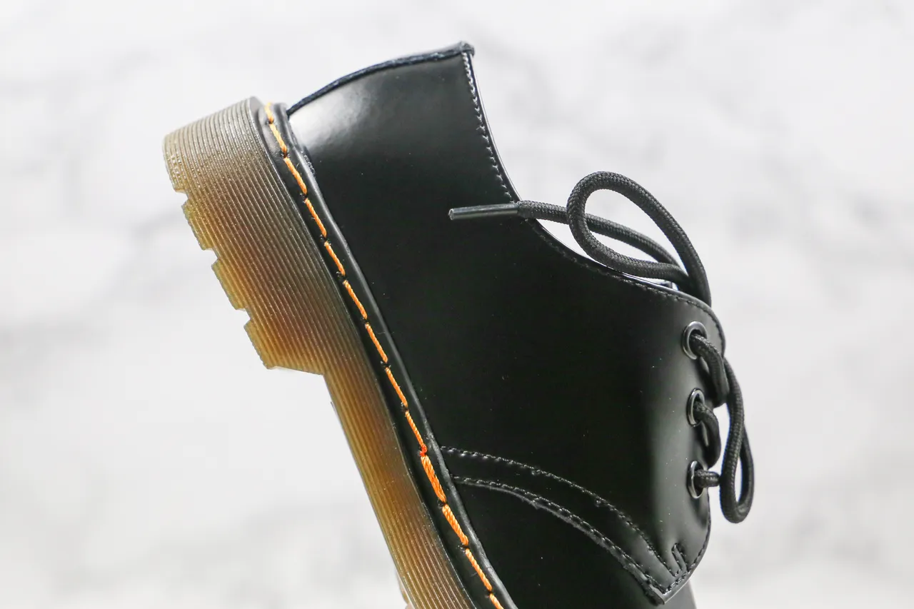 Dr. Martens 1461 Chaussures Oxford en cuir lisse noir et beige avec embout contrasté 10
